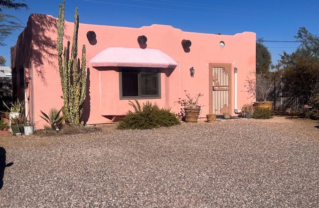 Peaceful Private 1-bedroom Casita in Mesa. AC, W&D, Private Parking & more!