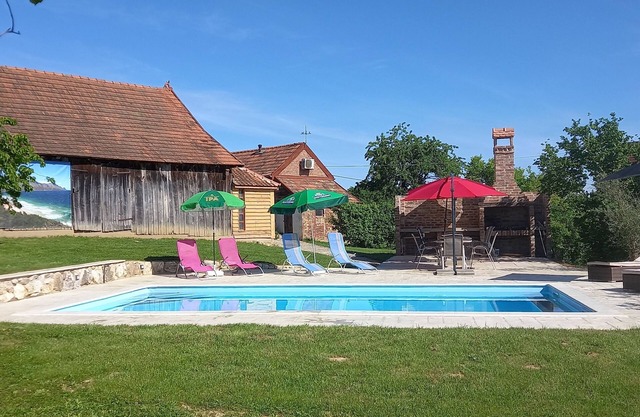 peaceful,private,modernized farmhouse,courtyard, pool with vineyard valley views