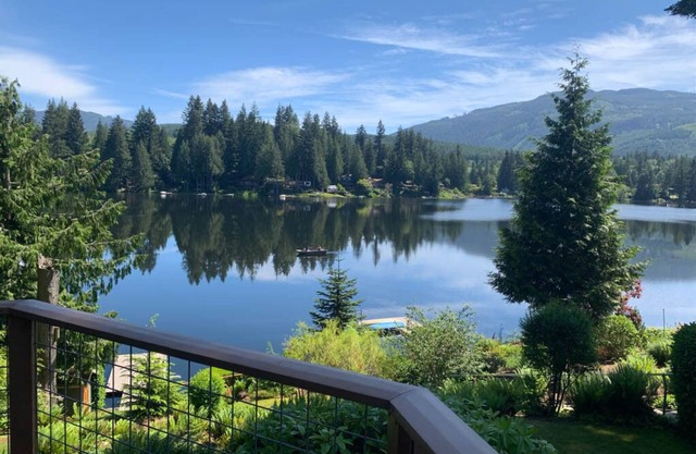 Peaceful, Private, Cozy Lakefront Cabin, stunning views.