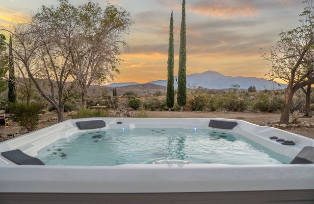 Peaceful Ranch House on 10 Acres! Hot Tub/Mountain Views