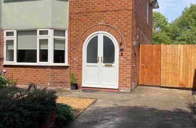 Peaceful renovated home, fab location, pet friendly, garden & parking sleeps 5