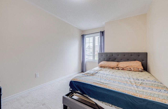 Peaceful Room - catchup on sleep & freshen up! Great location along 401 Highway