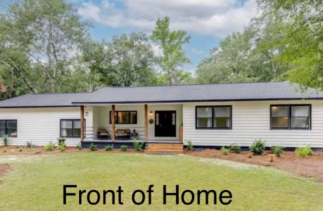 Peaceful, Southern Getaway with Spa on 2 acres near Savannah