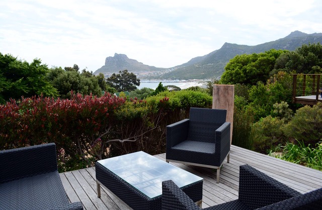 Peaceful, stunning pool, beaches & wine