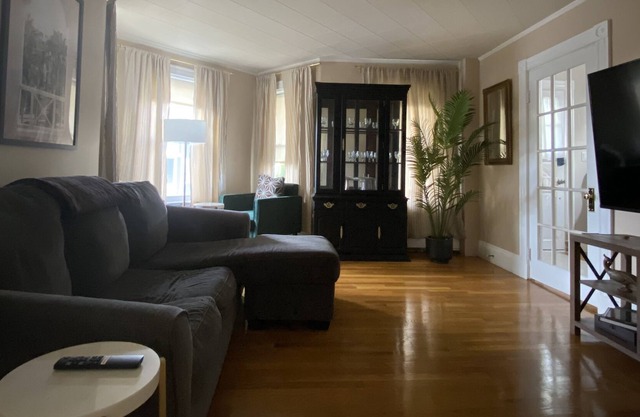 Peaceful, sunny house in Medford/Boston