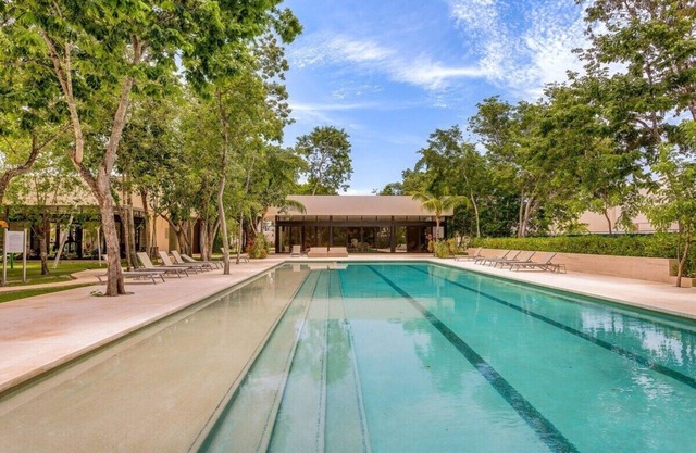 Peaceful Townhome, Pool, Gym & Paddle Court
