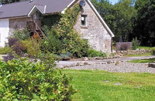 Peacefully located Barn dog and family friendly Close to the beaches and village