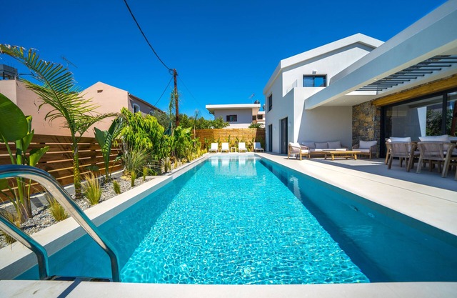 Peacful Villa Olyra, private pool & jacuzzi,BBQ