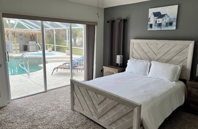 Peachland getaway with pool and tiki bar.