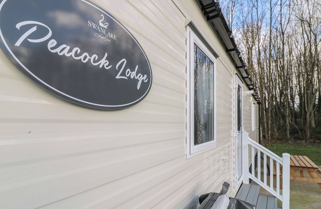 PEACOCK LODGE, family friendly, with hot tub in Coalville
