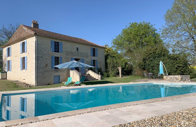 PEAK RATE NOW 20% OFF Beautiful farmhouse, idyllic setting, private 12x6m pool