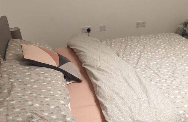 Peak Serene Spacious 2-Bedroom close to Amenities and free parking