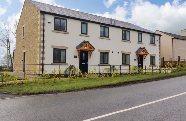 PEAR TREE COTTAGE, family friendly, with a garden in Goosnargh