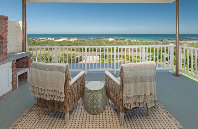 Pearly Beach House - Four Bedroom House, Sleeps 8