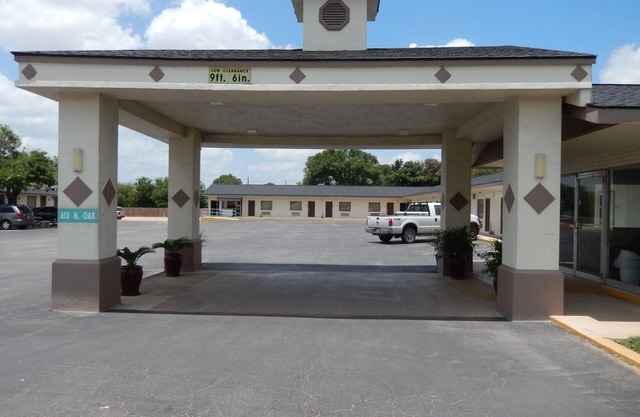 Pearsall Executive Inn