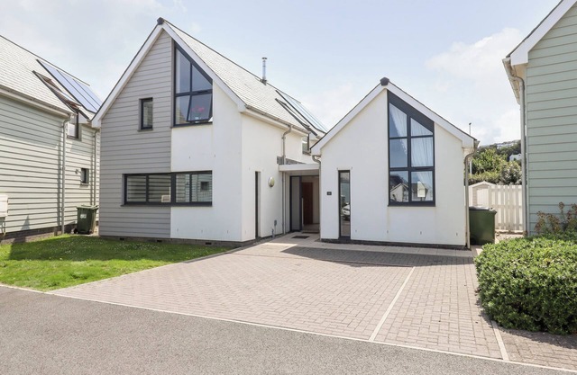 PEBBLE RIDGE VIEW, pet friendly, with hot tub in Westward Ho!