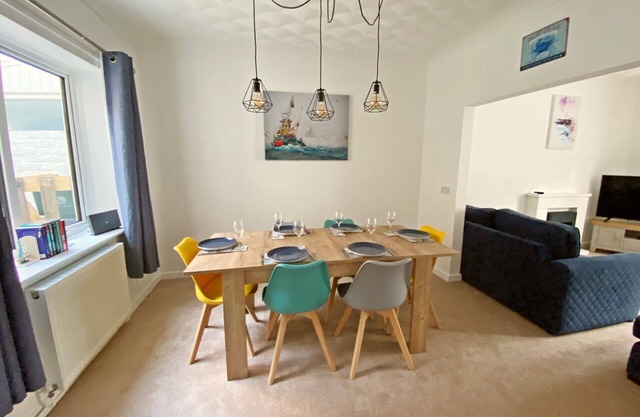 Pebbles Family Holiday Home Weymouth Dorset - 2 mins walk to sea/Jurassic coast