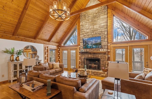 Peek-a-Boo Lodge in The Lodges at Eagles Nest