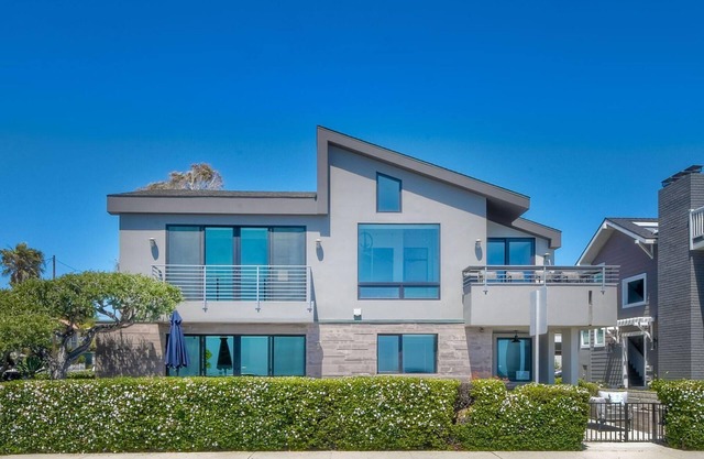 Pelican Upper Level (2 bedroom/2 bath)