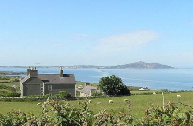 Pen y Graig - Back Wing, Church Bay, sea views, 500m to beach. No Dogs