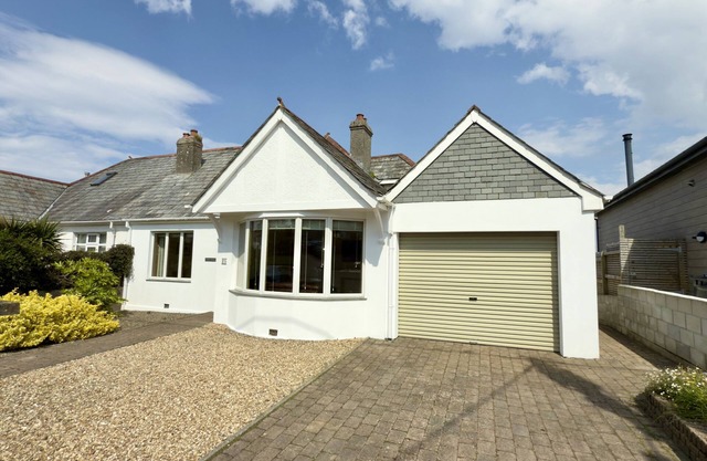 "Pendennis" Padstow - sleeps 7 home enjoying views to the Camel Estuary