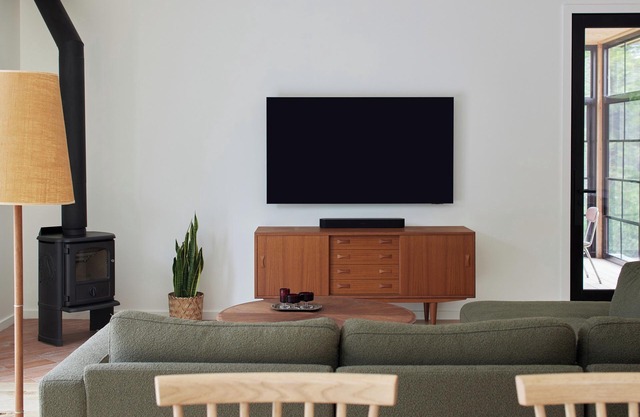 Peninsula House: a modern North Bruce waterfront