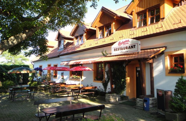 Pension & Restaurant U Koňské dráhy Holkov
