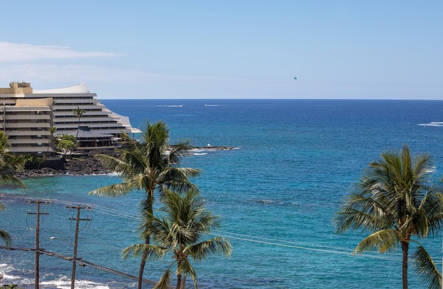 PENTHOUSE ACROSS FROM OCEAN