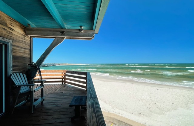 Penthouse Artist Haven Beachfront Penthouse | Panoramic Ocean Views