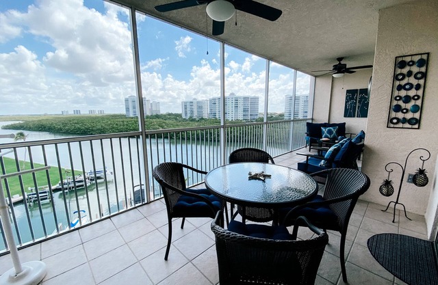 Penthouse Condo Great Location Direct Gulf/Bay View/Pool/Spa 3 Minute Walk Beach