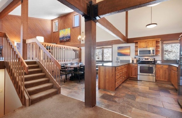 Penthouse Condo with Spectacular Mountain Views