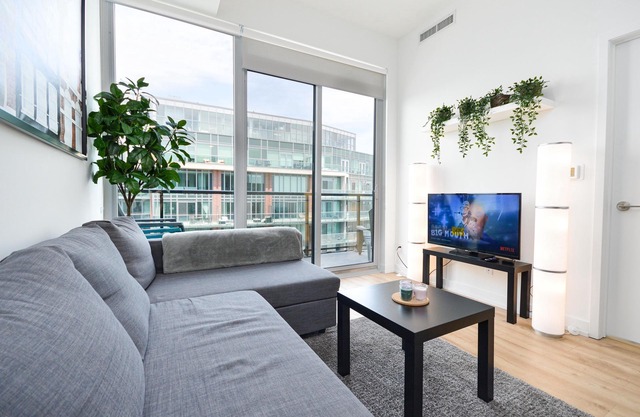 ⚡PENTHOUSE in Downtown Toronto with CN TOWER VIEWS + FREE PARKING!