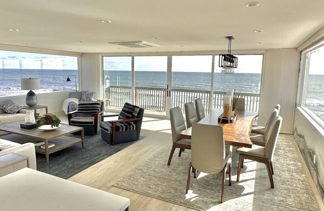 PENTHOUSE on the beach! SLEEPS -15. GAR-4 SP, Wshr dry, 5BR 4Ba, 7 mn walk Dntn