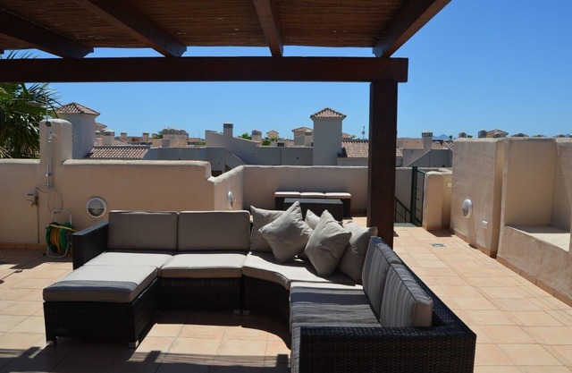 Penthouse, roof terrace, free wifi, balcony, pool views, communal pool