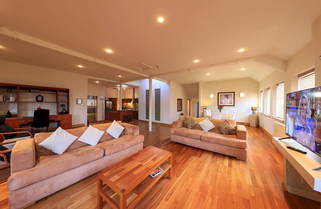 Penthouse Stunning Living In The Creative Quarter