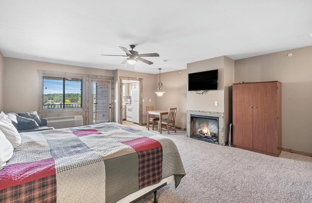 Penthouse Suite, Gorgeous View of Table Rock Lake