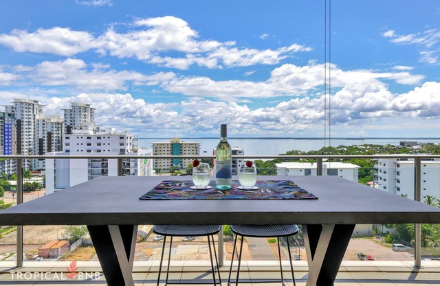 Penthouse Vibes & Amazing Views from Top Floor