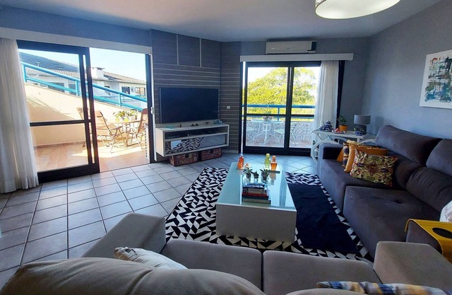 Penthouse with beautiful Designer, sea front and outdoor pool