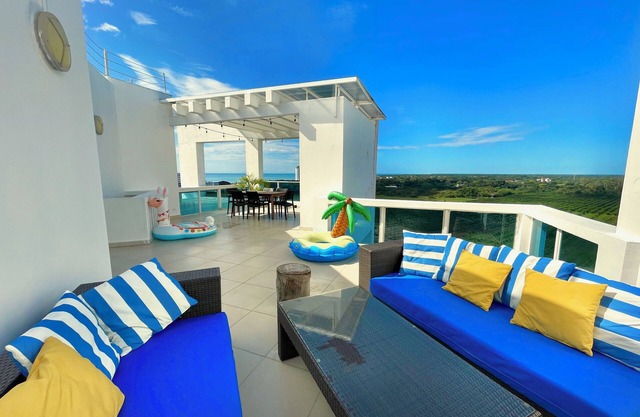 Penthouse with Breathtaking Ocean Views - King Bed