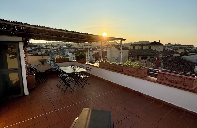 Penthouse with magnificent terrace 2 minutes from Ponte Vecchio