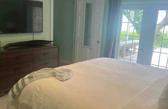 Pepper Town Villa is a 2 bedroom 2.5 bed villa with a pool and of outdoor space