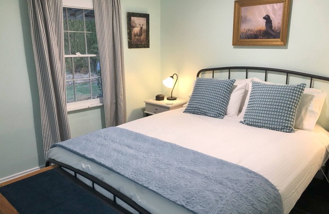 Peppercorn Cottage Avoca . Colonial cottage accommodation on the Avoca River