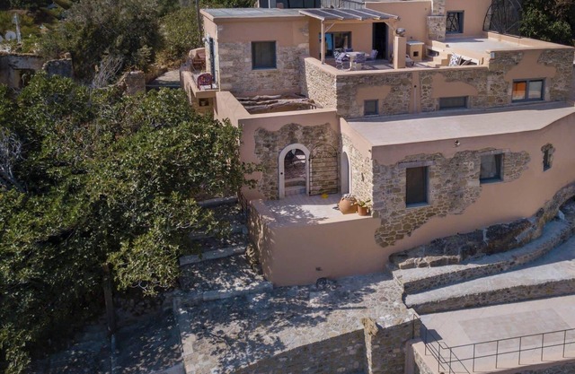 Pera Chorio - Dion: Artist's stone house with countryside views