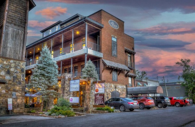 Perch 1 - Small Town Charm | Downtown Condo | Walk to Shops