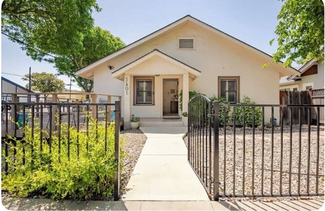 Perched on Pine: Endless Downtown Fun!