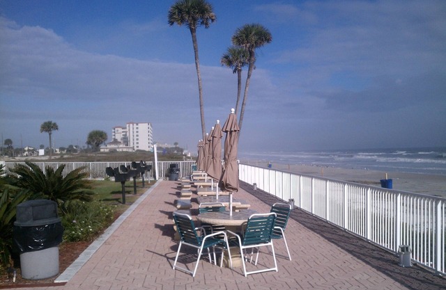 PERFECT 1BR, 2 BATH CONDO ON THE BEACH - STEPS AWAY FROM THE ATLANTIC OCEAN!