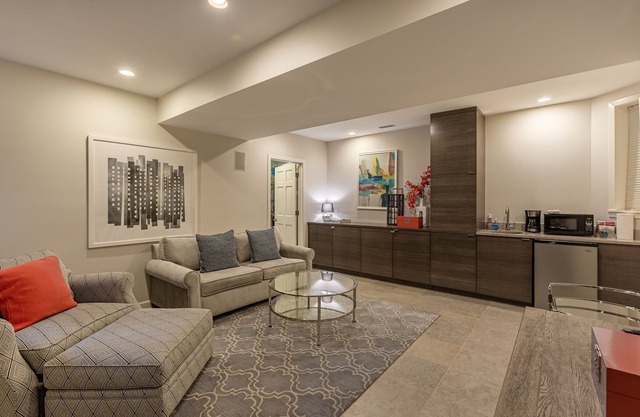 Perfect 1BR in Lincoln Park - Steps to DePaul! by AllSet Turnover