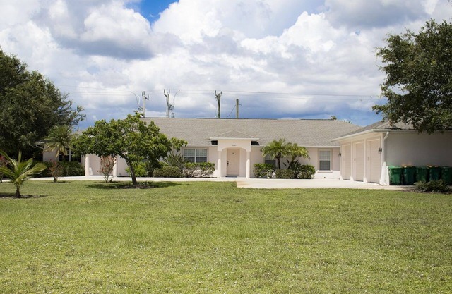Perfect 2 Bedroom House on Charlotte Harbor Area, Charlotte County House 5822