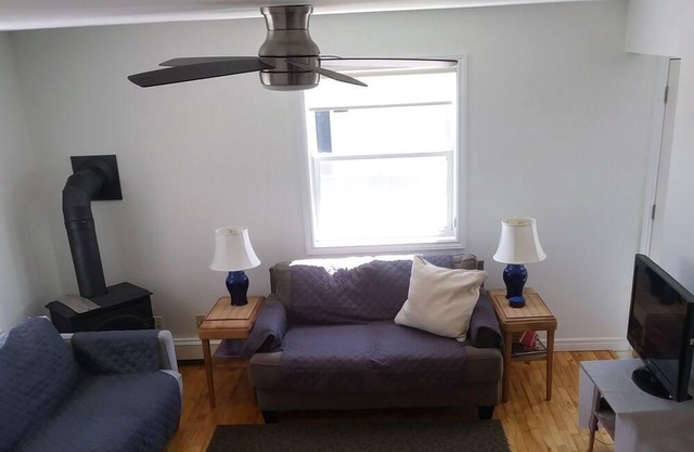 Perfect family beach house 4 bed, 1.5 bath, full laundry, walk to the beach