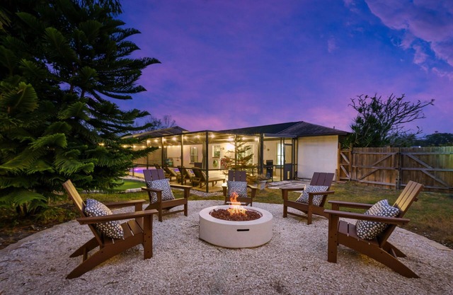 Perfect Family Escape! Pool~Fire Pit~Sleeps 14